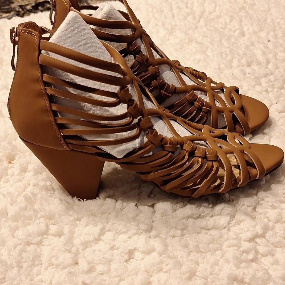 Womens Cato Strappy Brown Zipper Sandals Size 7.  NWOB - Picture 2 of 4